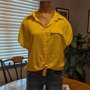 Emery Rose Yellow Top - Size Medium 🩷